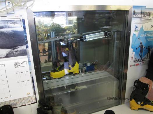 Boot torture testing machine. Boot torture testing machine.
