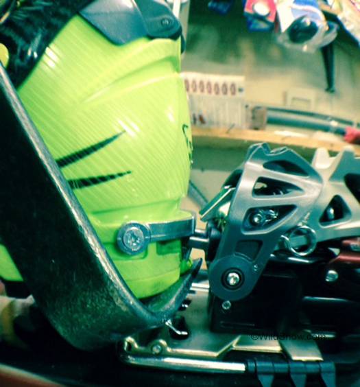 Boot in Beast 14 heel, testing for vertical elasticity and release. Smooth and nice. Boot in Beast 14 heel, testing for vertical elasticity and release. Smooth and nice.