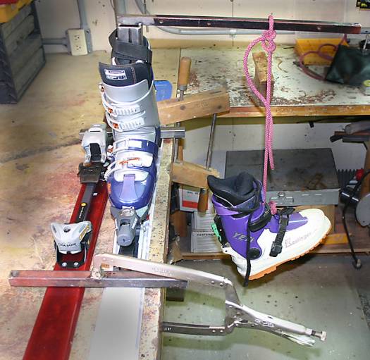 Naxo and Freeride side deflection test. Naxo and Freeride side deflection test.