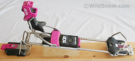 Silvretta 404 ski touring binding, it came in several color schemes. Silvretta 404 ski touring binding, it came in several color schemes.
