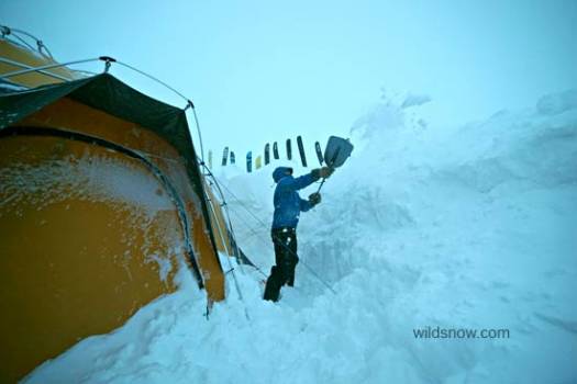 Jason working hard slingin' snow over our massive protective wall. Jason working hard slingin' snow over our massive protective wall.