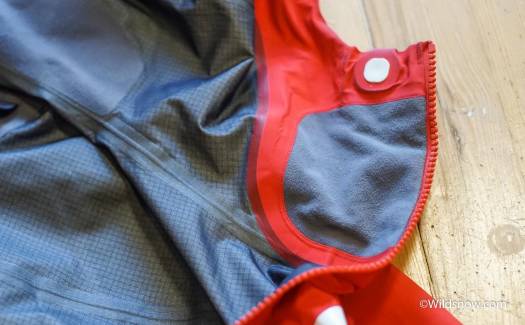 The hood features small patches of some lightweight fleece fabric. Also, you can see the back side of the integrated cord lock. The hood features small patches of some lightweight fleece fabric. Also, you can see the back side of the integrated cord lock.