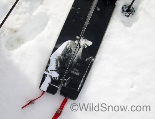 Erlend's father had this pair of Evi skis with custom topskin depicting a relative who was a blacksmith. Erlend's father had this pair of Evi skis with custom topskin depicting a relative who was a blacksmith.