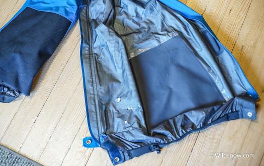 The cuff of the Front Point bibs. You can see the laminated reinforcement, as well as the powder cuff. The cuff of the Front Point bibs. You can see the laminated reinforcement, as well as the powder cuff.