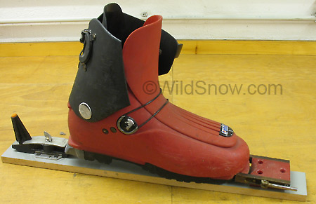 first Low Tech (now Dynafit) binding that binding inventors Manfred and Fritz Barthel actually skied on, during 1982 and 1983. first Low Tech (now Dynafit) binding that binding inventors Manfred and Fritz Barthel actually skied on, during 1982 and 1983.