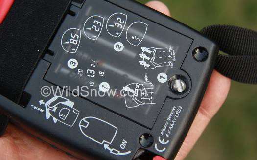 Back of Arva Evo 4: You can see the four AAA batteries behind the cover. They're easy to remove and replace, with obvious polarity indicators. Back of Arva Evo 4: You can see the four AAA batteries behind the cover. They're easy to remove and replace, with obvious polarity indicators.