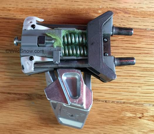 Another view of Erich's blown up heel unit. Notice how the front screws are cleanly broken while the rear involved the plastic breaking as well as the screws. Another view of Erich's blown up heel unit. Notice how the front screws are cleanly broken while the rear involved the plastic breaking as well as the screws.