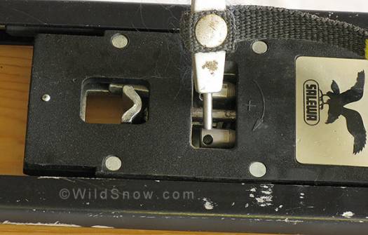 To adjust release, you use a dedicated tool that's attached to the Salewa's release retention strap. You tighten or loosen two fittings, which makes you think one is for vertical and one for horizontal release, but they both combine for the two release modes so you just match the numbers for each. To adjust release, you use a dedicated tool that's attached to the Salewa's release retention strap. You tighten or loosen two fittings, which makes you think one is for vertical and one for horizontal release, but they both combine for the two release modes so you just match the numbers for each.