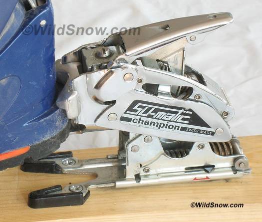 Su-matic in touring mode, heel lever raised. Su-matic in touring mode, heel lever raised.