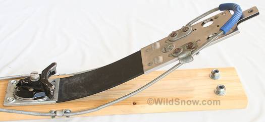 Tyrolia backcountry skiing binding in touring mode. The plate provides a stable yet flexible platform. Many backcountry skiing bindings have copied this design. Tyrolia backcountry skiing binding in touring mode. The plate provides a stable yet flexible platform. Many backcountry skiing bindings have copied this design.
