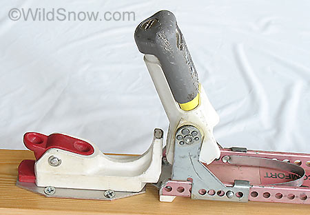 Look heel unit mounted with bracket, white unit to left is the walk-ski switch and heel lift.