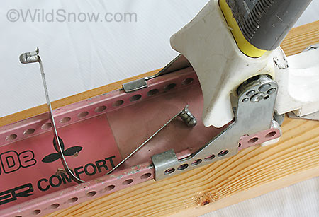 One of the most innovative and succesful features of the comfort (and other Ramer bindings) is easy boot length adjustment. You simply squeeze the U shaped metal clip so the small nubs disengage from holes in the side of the binding, then slide the heel unit for or aft. Micro adjustment is accomplished by the holes on the heel unit being drilled in different frequency than those of the binding plate. This offers a finer adjustment than even some modern bindings. One of the most innovative and succesful features of the comfort (and other Ramer bindings) is easy boot length adjustment. You simply squeeze the U shaped metal clip so the small nubs disengage from holes in the side of the binding, then slide the heel unit for or aft. Micro adjustment is accomplished by the holes on the heel unit being drilled in different frequency than those of the binding plate. This offers a finer adjustment than even some modern bindings.