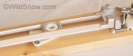 The FT88 binding plate consists of two parts. A plastic plate (not visible in this photo) provides hinged touring mode, while the aluminum frame shown above works the release. The FT88 binding plate consists of two parts. A plastic plate (not visible in this photo) provides hinged touring mode, while the aluminum frame shown above works the release.
