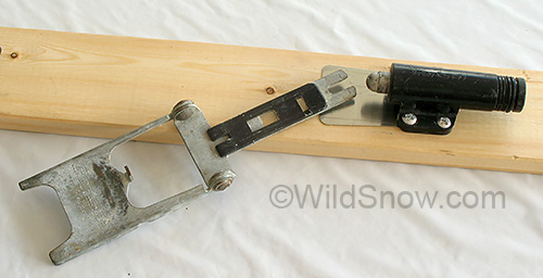 Adapter is installed by sliding the tongue through a tunnel under the binding toe unit. Adapter is installed by sliding the tongue through a tunnel under the binding toe unit.