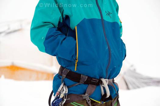 I’m a sucker for the color scheme here, but you can also see the functionality of the pocket placement when in combination with a harness. The interior of the pocket extends up to the chest and could easily house a warm thermos while standing around (not recommended for the descent, as one may break ribs in a fall). I’m a sucker for the color scheme here, but you can also see the functionality of the pocket placement when in combination with a harness. The interior of the pocket extends up to the chest and could easily house a warm thermos while standing around (not recommended for the descent, as one may break ribs in a fall).
