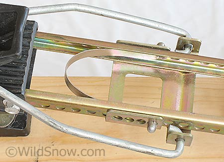 The UM has a serious shortcoming. The rear section of the binding is constructed with two lengths of steel C-channel, rather than the beefy aluminum C-channel extrusion of the Universal model. This results in a binding with a tendency to twist and move while downhill skiing, and may easily bend with heavy use. 