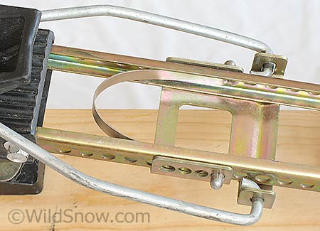 plate-detail The UM has a serious shortcoming. The rear section of the binding is constructed with two lengths of steel C-channel, rather than the beefy aluminum C-channel extrusion of the Universal model. This results in a binding with a tendency to twist and move while downhill skiing, and may easily bend with heavy use.