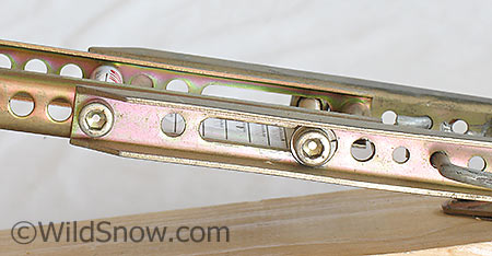 The most important innovation with this model was the use of a slot for the lateral release setting bolt (this feature would appear in the MT-2000 model. As with other Ramer models, you move this bolt for and aft to adjust lateral release tension The most important innovation with this model was the use of a slot for the lateral release setting bolt (this feature would appear in the MT-2000 model. As with other Ramer models, you move this bolt for and aft to adjust lateral release tension