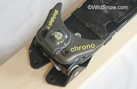This backcountry skiing binding's toe jaw couldn't be simpler -- just an aluminum wing that you raise and lower using shims. This backcountry skiing binding's toe jaw couldn't be simpler -- just an aluminum wing that you raise and lower using shims.