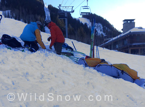 Lowering victim in the sled. Carry a 10m cord at 6mm in diameter for towing and hauling. Professionals would carry more hardware (carabiners, slings, etc.). Lowering victim in the sled. Carry a 10m cord at 6mm in diameter for towing and hauling. Professionals would carry more hardware (carabiners, slings, etc.).
