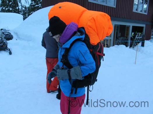 IMG_0765 copy System can continue to fill itself even with small tears or punctures that could occur during an avalanche. Waterproof, taped AC2 pack provides full weather protection