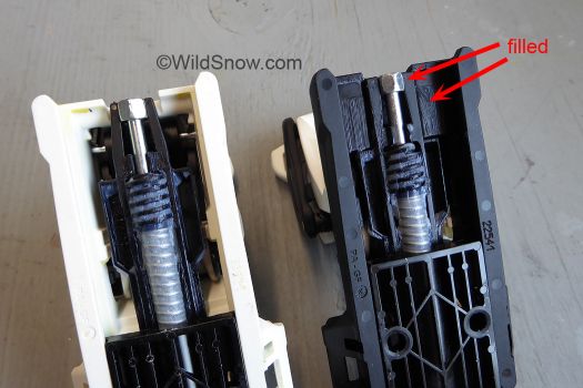 Heel unit underside, Black version (right) has filled areas in what might possibly be an attempt to prevent ice problems. Heel unit underside, Black version (right) has filled areas in what might possibly be an attempt to prevent ice problems.