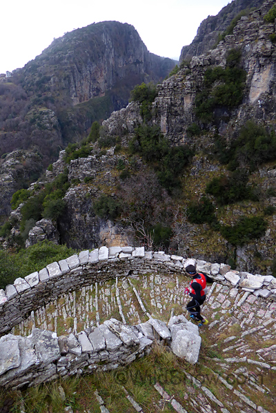 The Skala of Vradeto, popular for trail runners with good knees. The Skala of Vradeto, popular for trail runners with good knees.