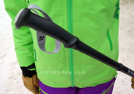 The Helio is elegant. The pole is full carbon and literally nothing else except for a rubber basket and a light fabric strap. And surely the weight weenies at WildSnow will The Helio is elegant. The pole is full carbon and literally nothing else except for a rubber basket and a light fabric strap. And surely the weight weenies at WildSnow will