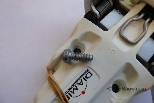Most ski touring bindings use different screws at the toe and heel. IMPORTANT, most ski touring bindings use different screws at the toe and heel.