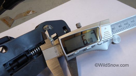 Normal protrusion of a ski binding screw is about 7 millimeters. Normal protrusion of a ski binding screw is about 7 millimeters.