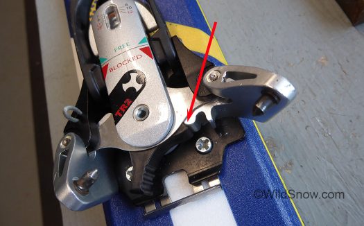 Trab has a simple and downright elegant system of spring loaded cams that go over-center to release the toe wings. Trab has a simple and downright elegant system of spring loaded cams that go over-center to release the toe wings.