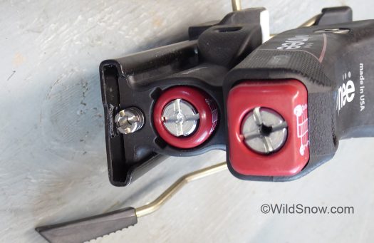 Instead of only one release adjustment at the heel, you get an extra for the lateral heel release. Instead of only one release adjustment at the heel, you get an extra for the lateral heel release.