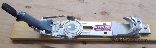 Overhead view without boot. The Look Nevada heel unit was tied to a turntable, still a popular arrangement. Overhead view without boot. The Look Nevada heel unit was tied to a turntable, still a popular arrangement.