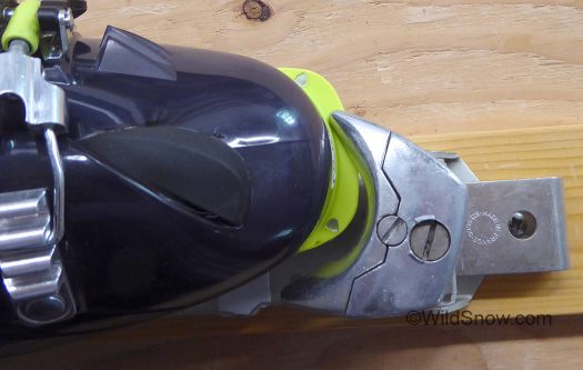 Toe release is basic, nothing fancy. Probably gave adequate retention and release to good solid skiers who didn't ask too much of it. Toe release is basic, nothing fancy. Probably gave adequate retention and release to good solid skiers who didn't ask too much of it.