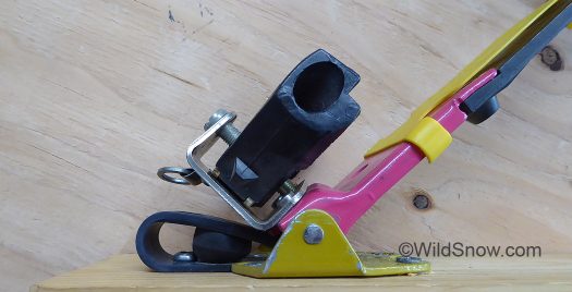 Toe unit detail. Note the small brass rollers in the space between plastic to wing and the galvanized steel frame, these are spring loaded and provide lateral release. Toe unit detail. Not the small brass rollers in the space between plastic to wing and the galvanized steel frame, these are spring loaded and provide lateral release.