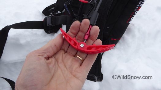 Handle folds out into an easily grabbed shape -- that also easily catches on branches and other things. Handle folds out into an easily grabbed shape -- that also easily catches on branches and other things.