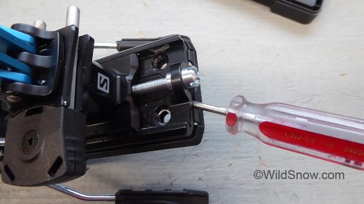 Removing Salomon Atomic binding from brake base is easy, just pop it up with a small screwdriver.