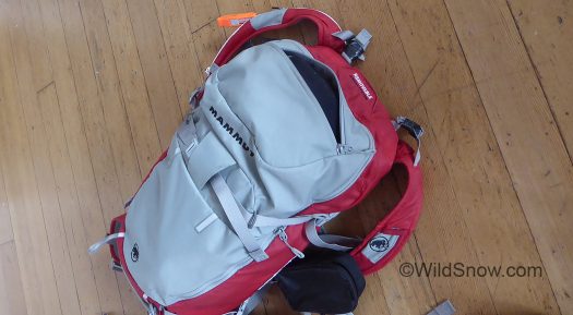 Zippered goggle compartment could be slightly larger, but it works. Zippered goggle compartment could be slightly larger, but it works.