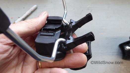 Tilt the brake arm holder and it'll slip into the heel pad. Tilt the brake arm holder and it'll slip into the heel pad.