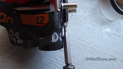Even the elongated 1/4 insert bits are slightly too thick for straight-in angle on some screws. Even the elongated 1/4 insert bits are slightly too thick for straight-in angle on some screws.