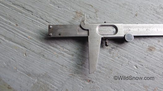 Modified caliper for measuring top of skis with curved top edges. Modified caliper for measuring top of skis with curved top edges.