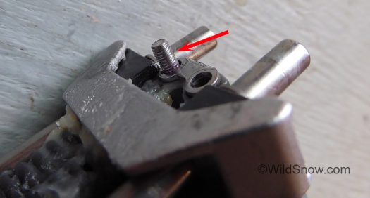 Thread exposure on one of the top plate screws, about 9 threads and 5 1/2 turns. Thread exposure on one of the top plate screws, about 9 threads and 5 1/2 turns.