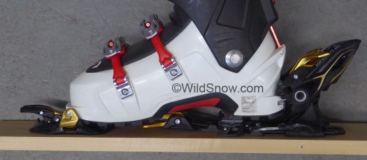 Good example of "hybrid" tech binding. Marker Kingpin has a "tech" toe but alpine-like heel.