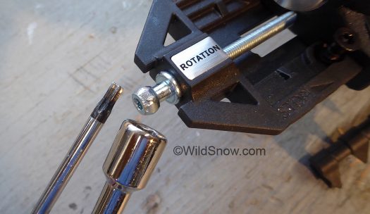 Me likey, boot length adjustment screw accepts both 8 mm socket or T20 torx (same as mount screws). Me likey, boot length adjustment screw accepts both 8 mm socket or T20 torx (same as mount screws).