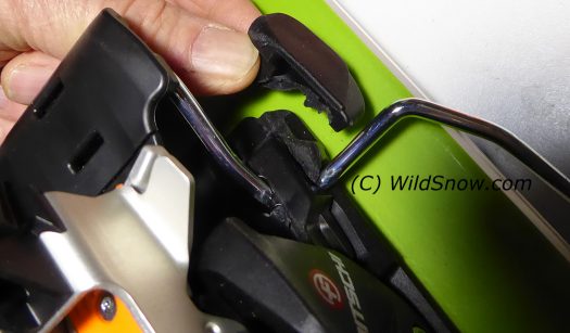 Side of stomp pad broke on both bindings, one on both sides. Side of stomp pad broke on both bindings, one on both sides.