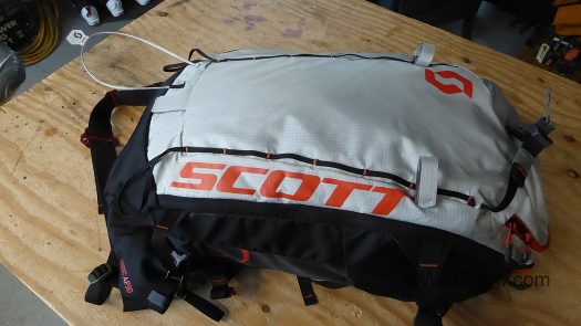 E1 weighs just under 6 pounds, is said to be a 30 liter sack. E1 weighs just under 6 pounds, is said to be a 30 liter sack.