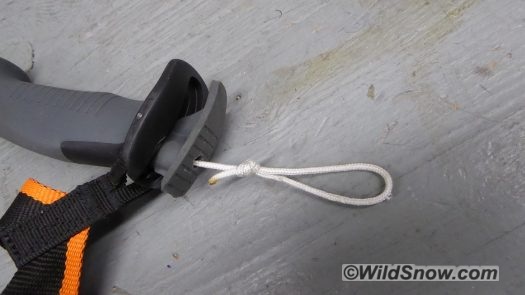 After breaking a fingernail getting the socket filler out, I modded with a pull string. After breaking a fingernail getting the socket filler plug out, I modded with a pull string.