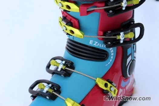 Accordion hinged tongue flexes comfortably while touring and provides progressive flex in downhill mode. Accordion hinged tongue flexes comfortably while touring and provides progressive flex in downhill mode.