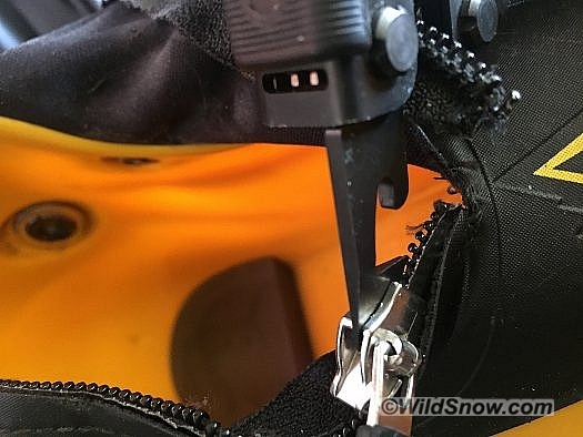 Using the can opener of a Leatherman, slightly widened the gap of the zipper's slider. Using the can opener of a Leatherman, slightly widened the gap of the zipper's slider.