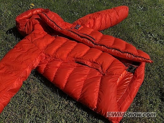 You can see the insulated baffle behind the main zipper. You can also see the shell fabric difference, with the slightly shinier fabric being the 10-denier ripstop, and the more matte looking fabric being the 15-denier ripstop fabric. You can see the insulated baffle behind the main zipper. You can also see the shell fabric difference, with the slightly shinier fabric being the 10-denier ripstop, and the more matte looking fabric being the 15-denier ripstop fabric.